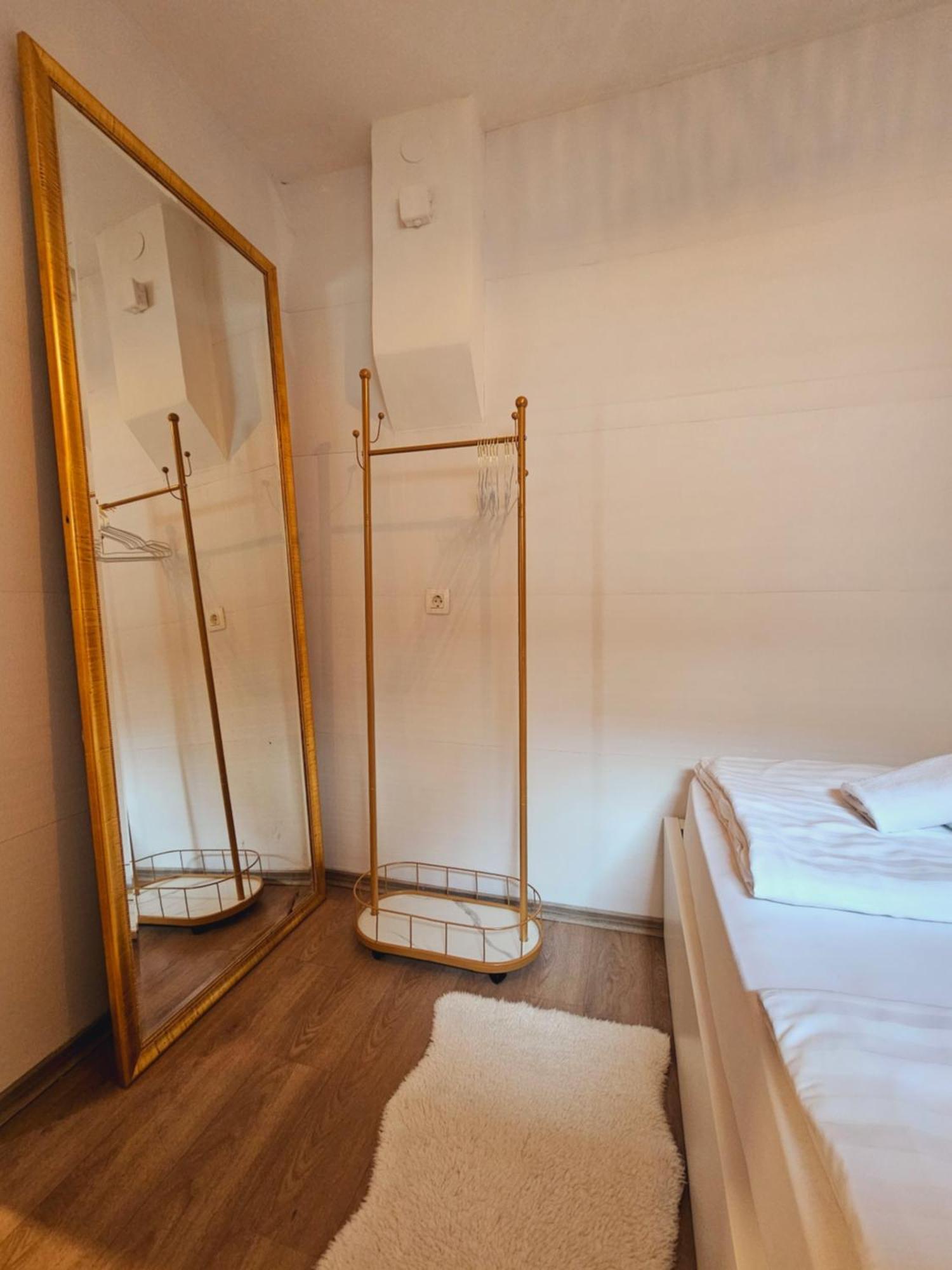 Ljubljana Center Budget Apartment Luaran gambar